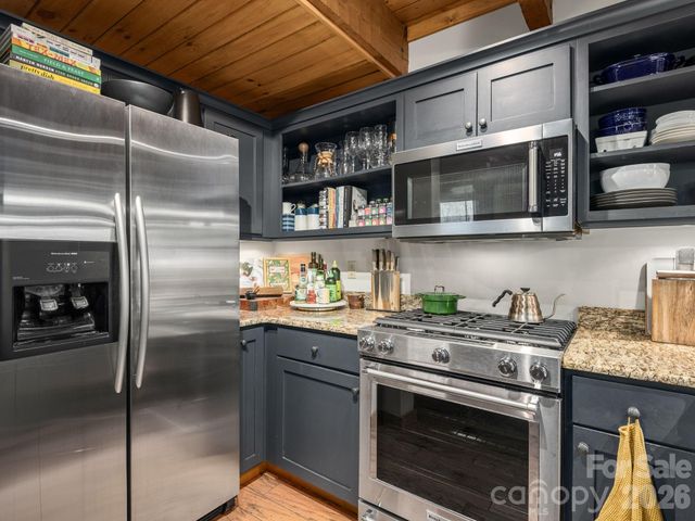 181 Grinnin Sun Road, Burnsville, NC 28714