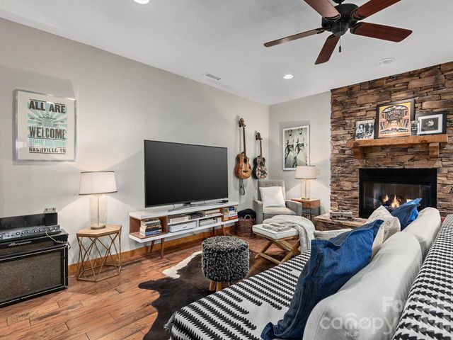 181 Grinnin Sun Road, Burnsville, NC 28714