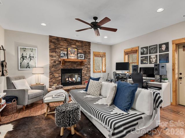 181 Grinnin Sun Road, Burnsville, NC 28714