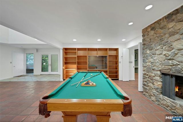 262 W Saddle River Road, Upper Saddle River, NJ 07458