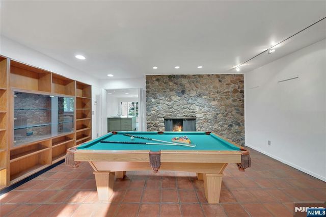 262 W Saddle River Road, Upper Saddle River, NJ 07458