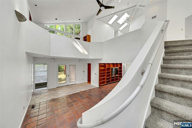 262 W Saddle River Road, Upper Saddle River, NJ 07458