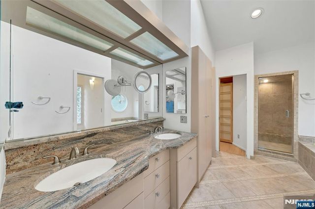 262 W Saddle River Road, Upper Saddle River, NJ 07458