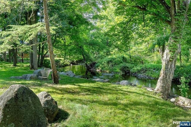 262 W Saddle River Road, Upper Saddle River, NJ 07458