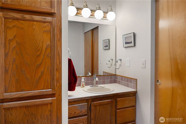 5505 Oyster Bay Road NW, Olympia, WA 98502