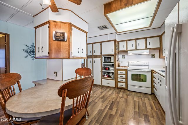 300 S VAL VISTA Drive 255, Mesa, AZ 85204