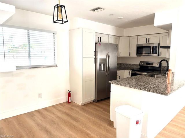1103 SE 8th TER B, Cape Coral, FL 33990