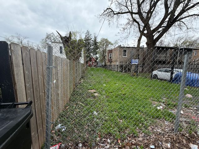 425 N Lawndale Avenue, Chicago, IL 60624