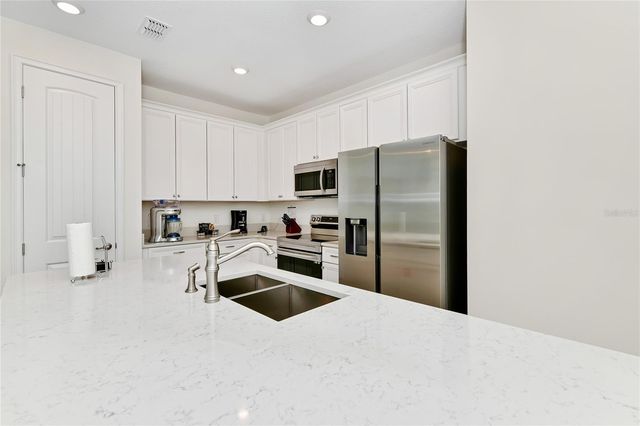 2956 ON THE ROCKS, Kissimmee, FL 34747