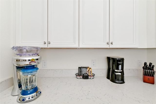 2956 ON THE ROCKS, Kissimmee, FL 34747