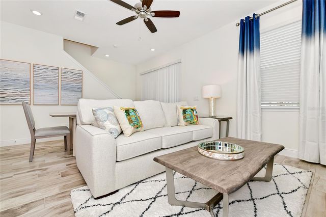 2956 ON THE ROCKS, Kissimmee, FL 34747