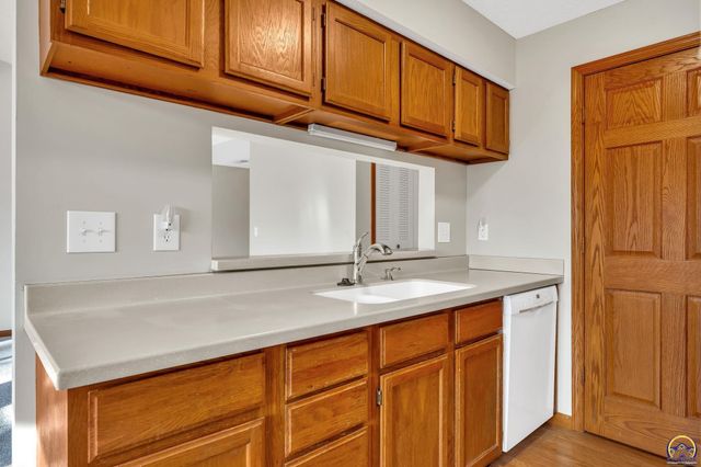 5741 SW 22nd Ter Unit 5, Topeka, KS 66614