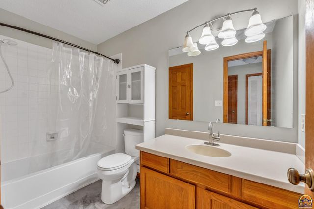 5741 SW 22nd Ter Unit 5, Topeka, KS 66614