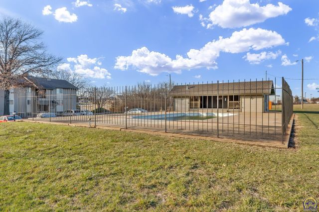 5741 SW 22nd Ter Unit 5, Topeka, KS 66614