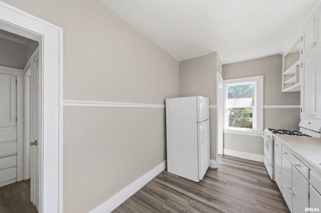 1816 W SHERMAN Avenue, Peoria, IL 61606