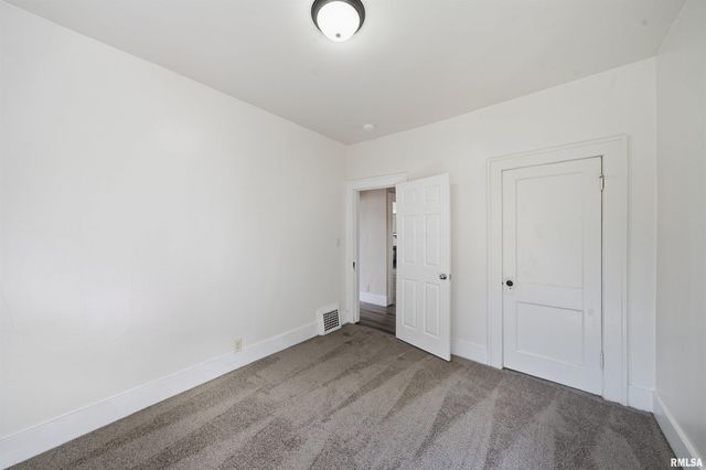1816 W SHERMAN Avenue, Peoria, IL 61606