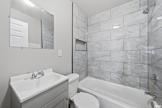 1816 W SHERMAN Avenue, Peoria, IL 61606