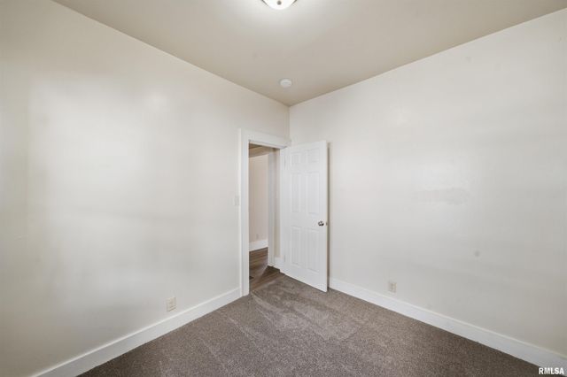 1816 W SHERMAN Avenue, Peoria, IL 61606