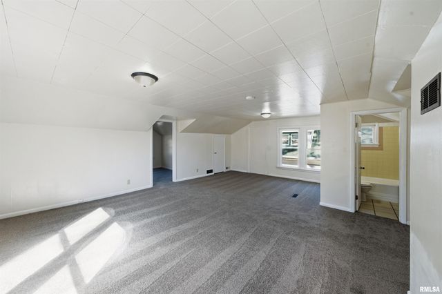 1816 W SHERMAN Avenue, Peoria, IL 61606