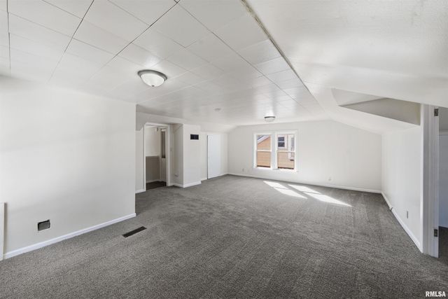 1816 W SHERMAN Avenue, Peoria, IL 61606