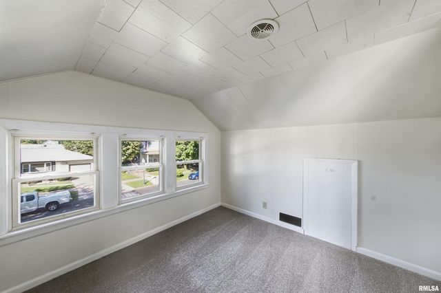 1816 W SHERMAN Avenue, Peoria, IL 61606