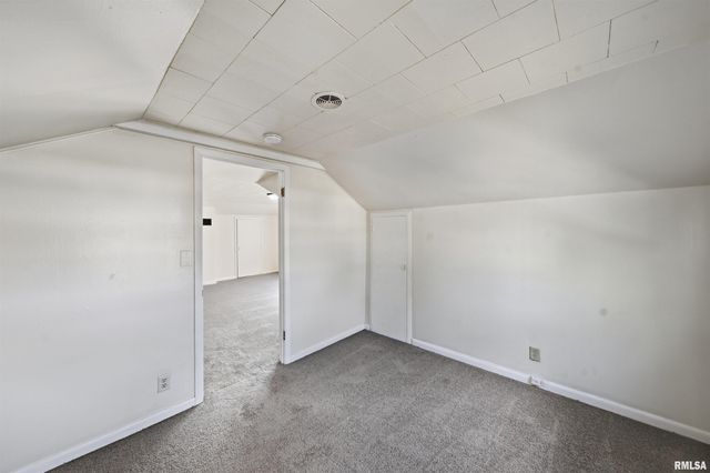 1816 W SHERMAN Avenue, Peoria, IL 61606