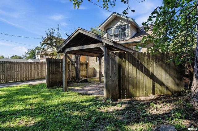 1816 W SHERMAN Avenue, Peoria, IL 61606