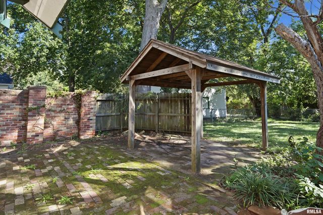 1816 W SHERMAN Avenue, Peoria, IL 61606