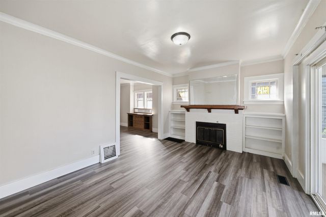 1816 W SHERMAN Avenue, Peoria, IL 61606