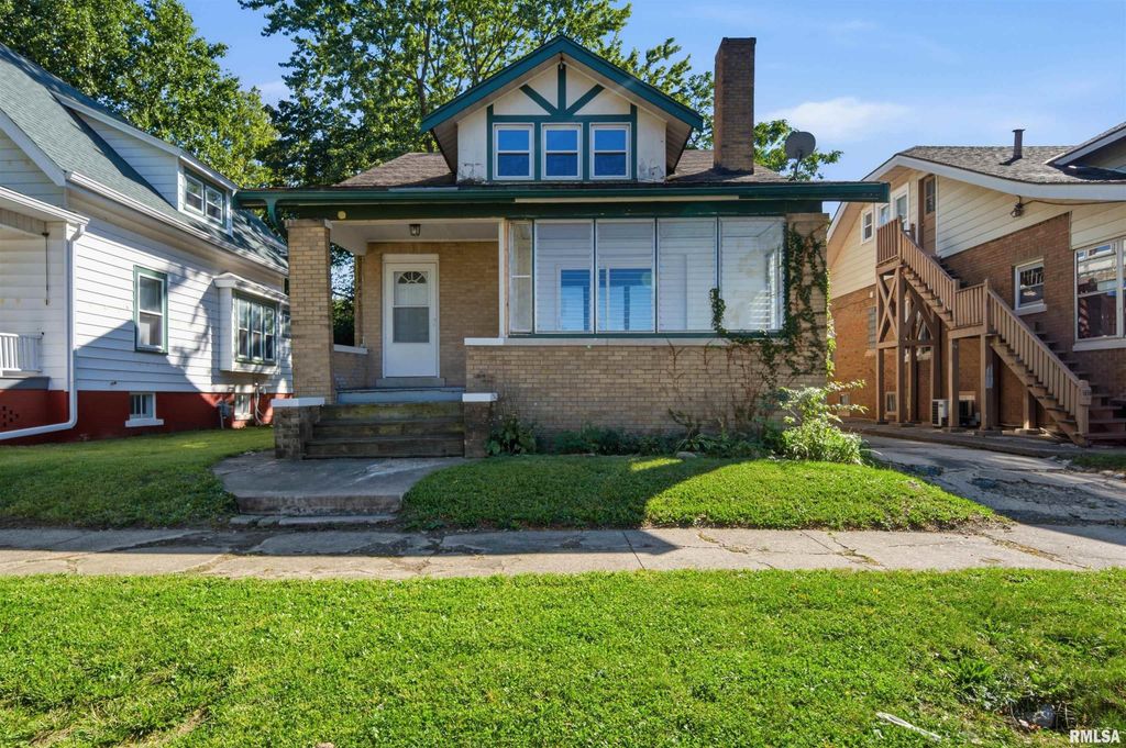 1816 W SHERMAN Avenue, Peoria, IL 61606