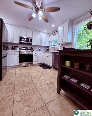 1275 West Macada Road, Bethlehem City, PA 18017