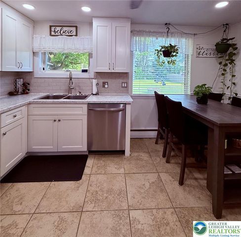 1275 West Macada Road, Bethlehem City, PA 18017