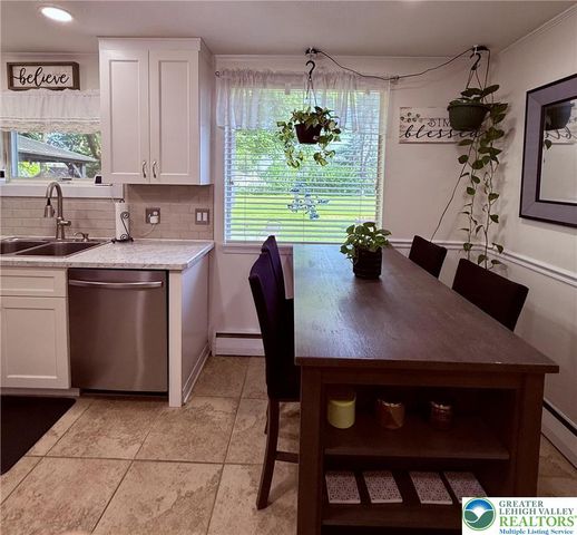 1275 West Macada Road, Bethlehem City, PA 18017