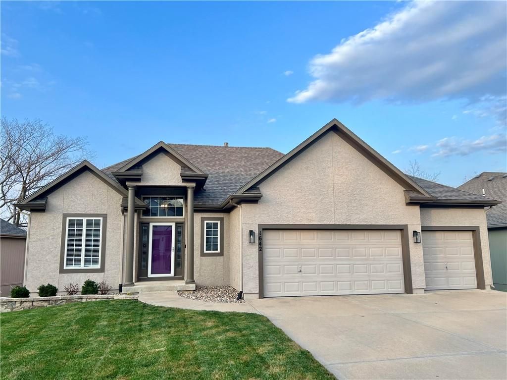 1642 N Hunter Drive, Olathe, KS 66061