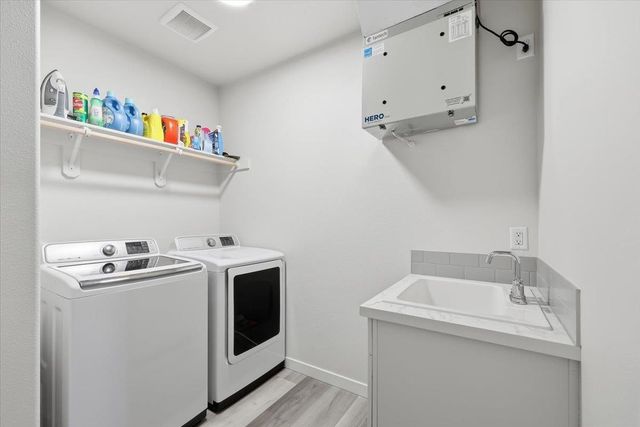 18240 E 17th Ave, Greenacres, WA 99016