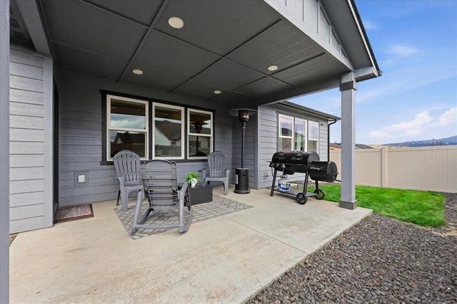 18240 E 17th Ave, Greenacres, WA 99016
