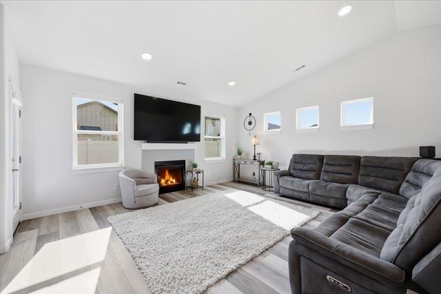 18240 E 17th Ave, Greenacres, WA 99016