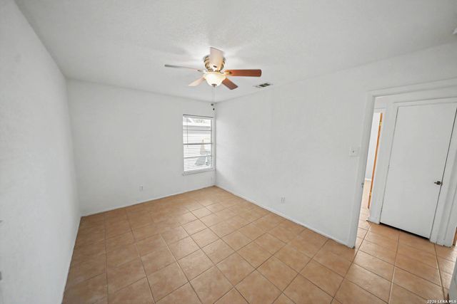 823 STRAIGHT LN, Universal City, TX 78148