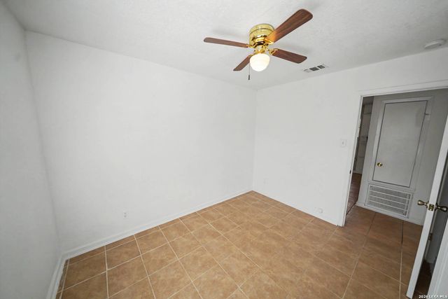 823 STRAIGHT LN, Universal City, TX 78148
