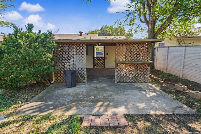 823 STRAIGHT LN, Universal City, TX 78148