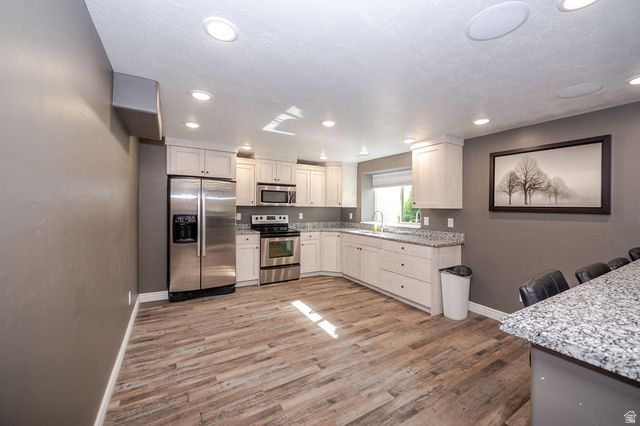 2692 W 2325 N, Farr West, UT 84404