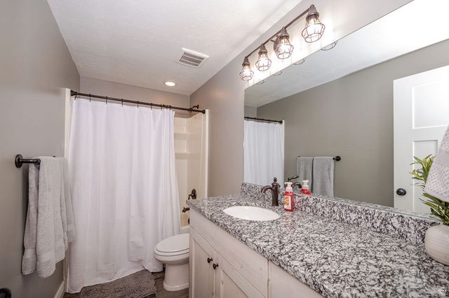2692 W 2325 N, Farr West, UT 84404