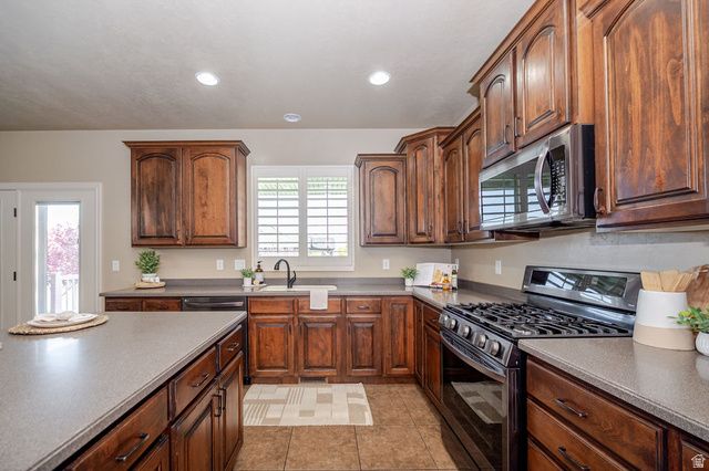 2692 W 2325 N, Farr West, UT 84404