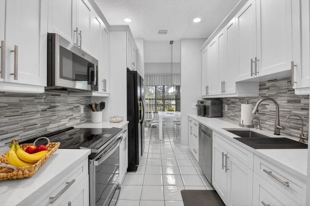 5374 Venetia Court E, Boynton Beach, FL 33437