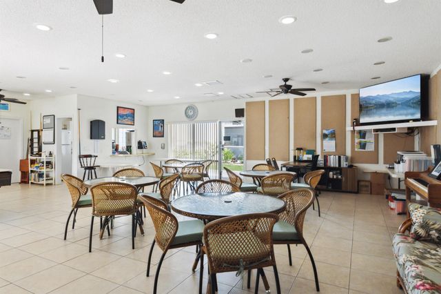 1516 S Lakeside Drive 106, Lake Worth Beach, FL 33460