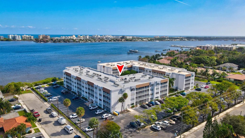 1516 S Lakeside Drive 106, Lake Worth Beach, FL 33460