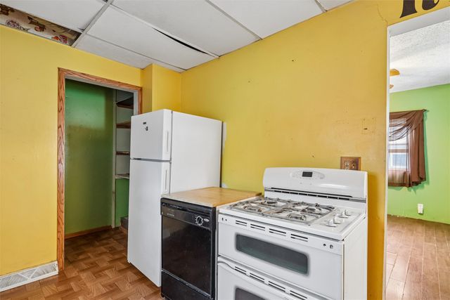 2814 E Walnut Street, Des Moines, IA 50317