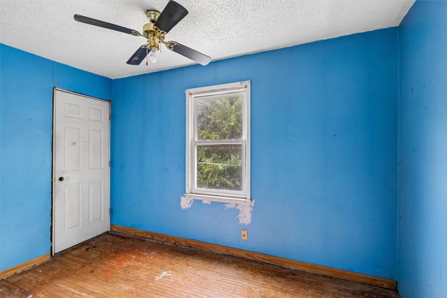 2814 E Walnut Street, Des Moines, IA 50317