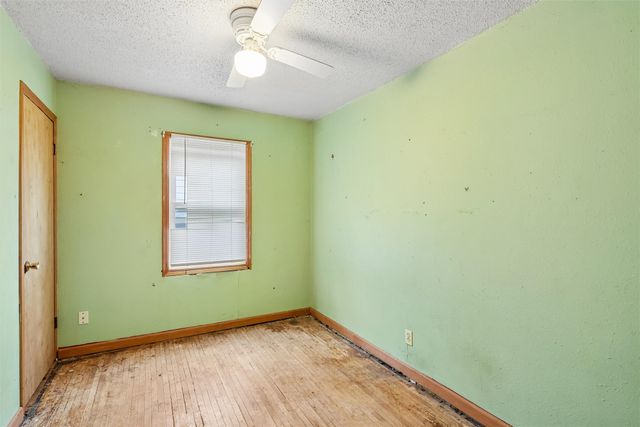 2814 E Walnut Street, Des Moines, IA 50317