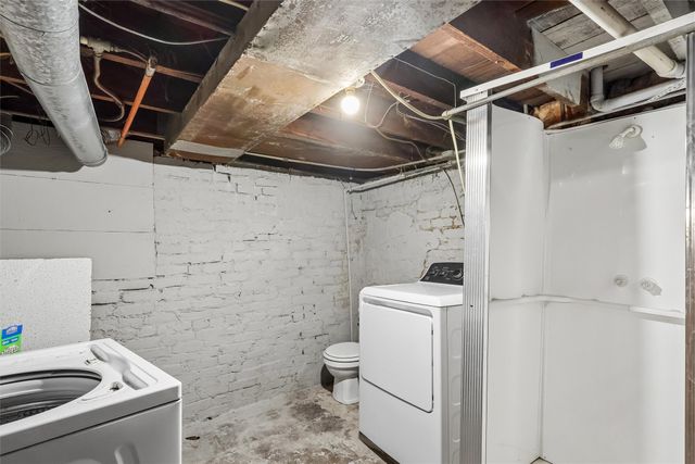 2814 E Walnut Street, Des Moines, IA 50317
